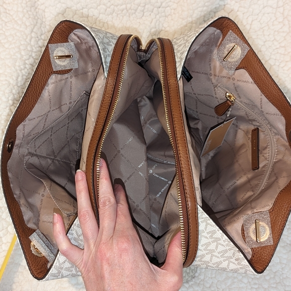 Michael Kors purse - Picture 4 of 12